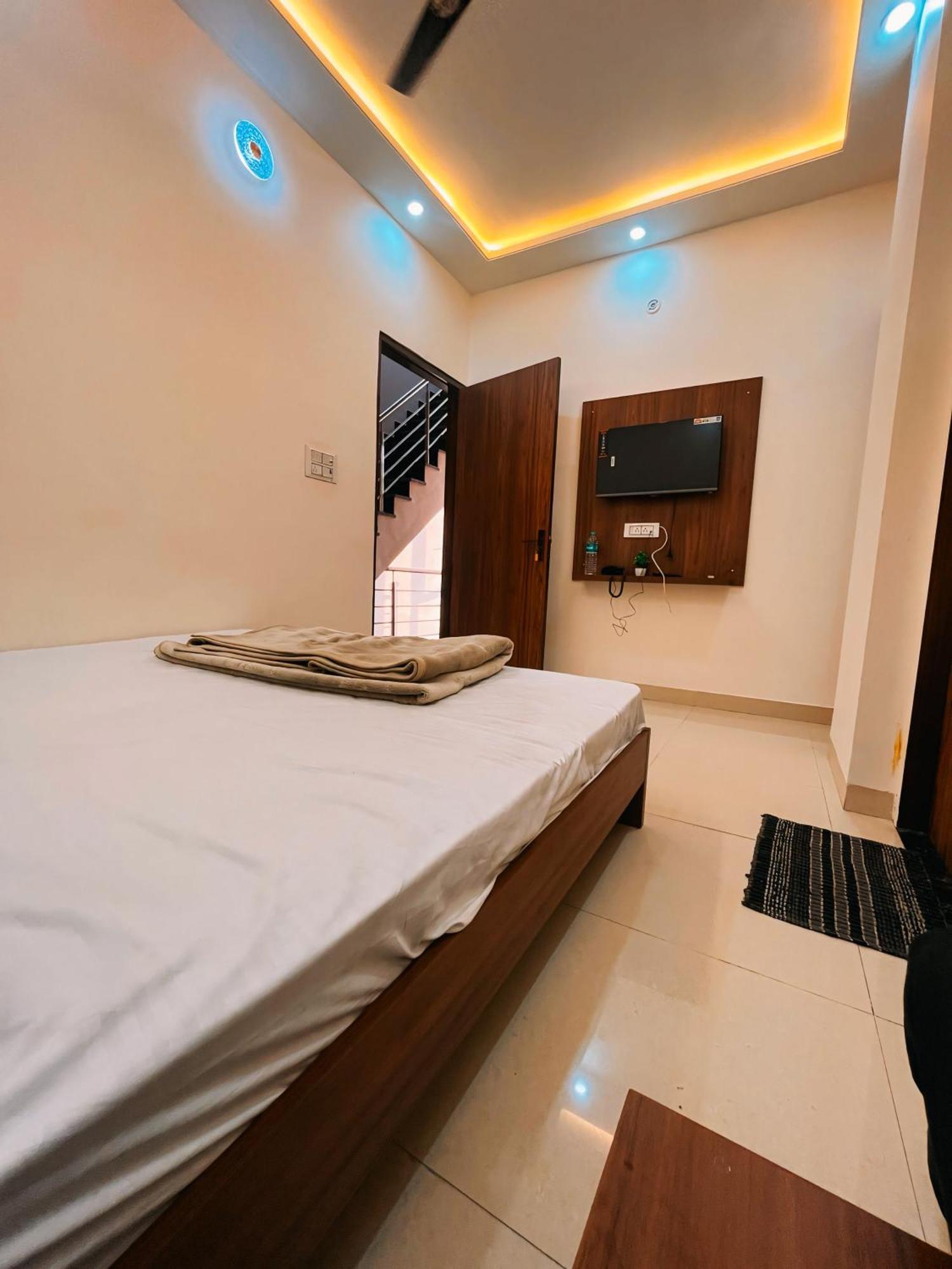 Hotel Pooja Джайпур Екстериор снимка